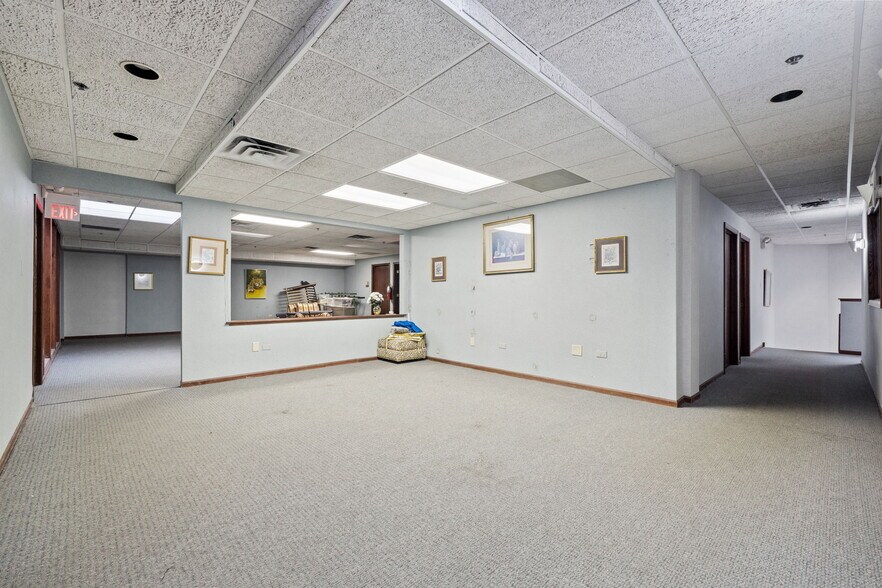 More Photos Of 5601 W 120th St, Alsip Light Distribution For Sale