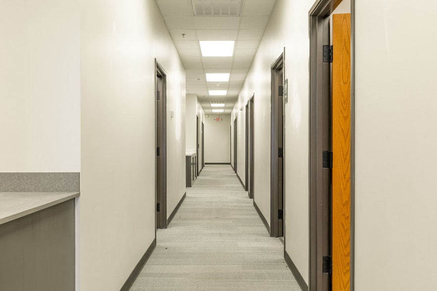 More Photos Of 5460 Main St, Del City Flex For Lease