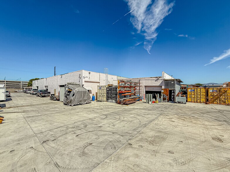 More Photos Of 7650 Gloria Ave, Van Nuys Warehouse For Sale