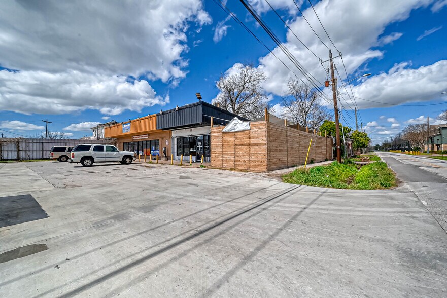 More Photos Of 515 Berry Rd, Houston Freestanding For Lease