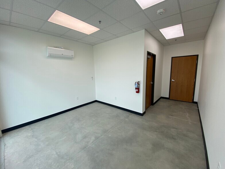 More Photos Of 176 Valley Ridge Blvd, Lewisville Light Manufacturing For Lease