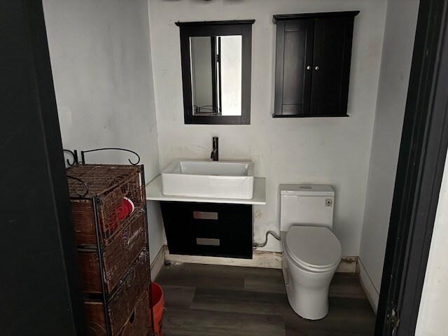 More Photos Of 22516 Ventura Blvd, Woodland Hills Freestanding For Lease