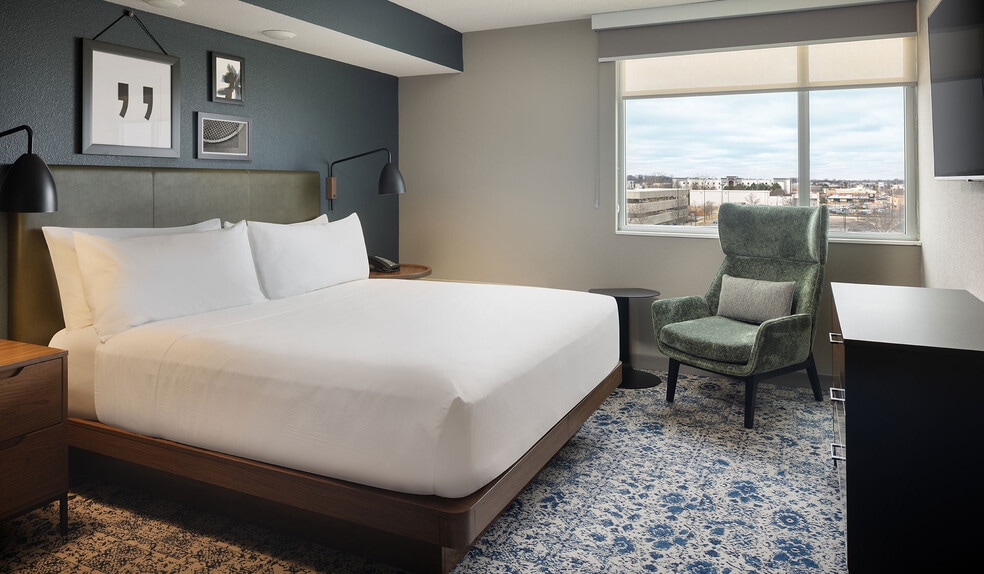 More Photos Of 4960 Towne Centre Rd, Saginaw Hotel For Sale