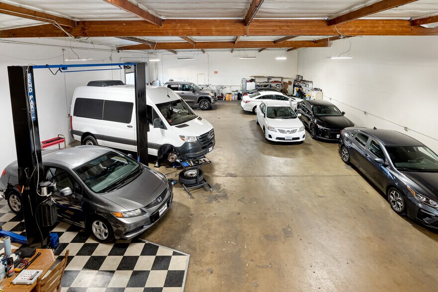 More Photos Of 1010-1016 W Barkley Ave, Orange Warehouse For Sale