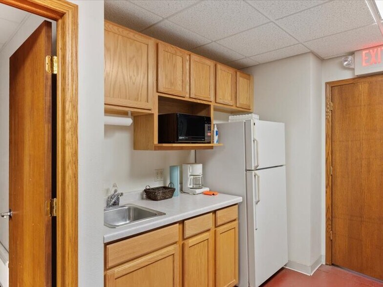 More Photos Of 403 S 4th Ave, Saint Nazianz Service For Sale