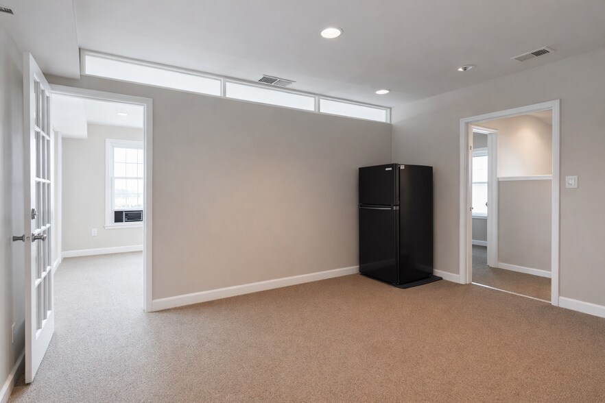 More Photos Of 5549 Langston Blvd, Arlington Flex For Lease