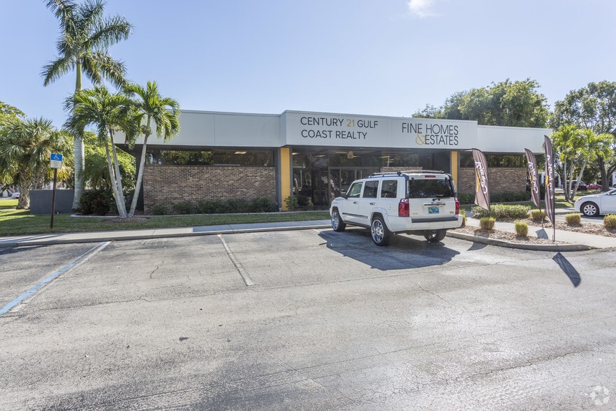 More Photos Of 13031 McGregor Blvd, Fort Myers Office For Lease