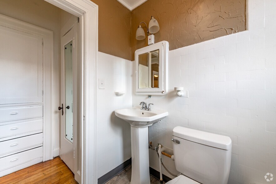 More Photos Of 218 Twin Oaks Rd, Akron Apartments For Sale