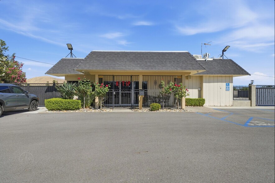 Primary Photo Of 1660 N Newcomb St, Porterville Coworking Space