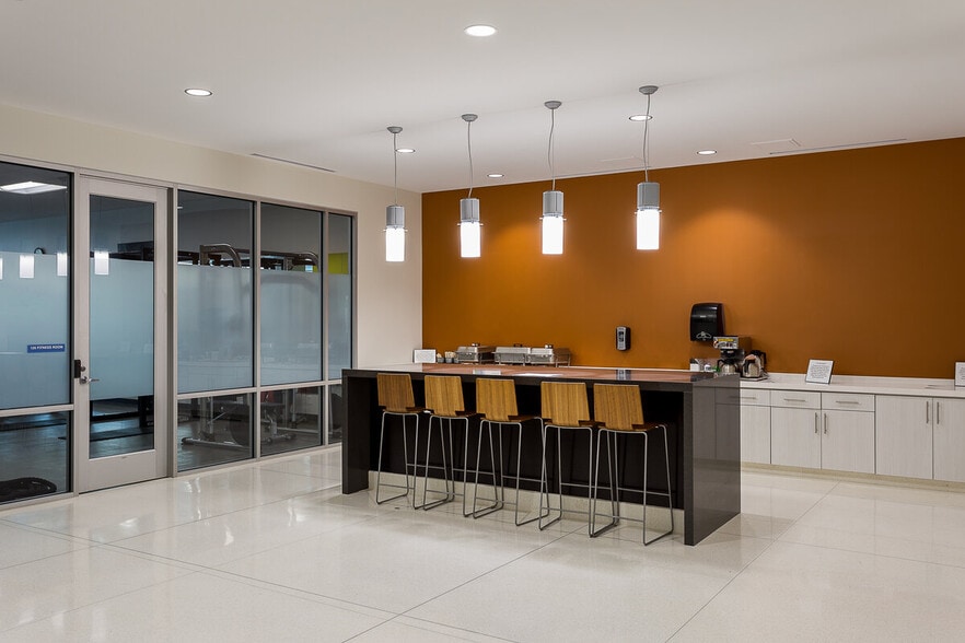 More Photos Of 658 S 4th St, Louisville Medical For Lease