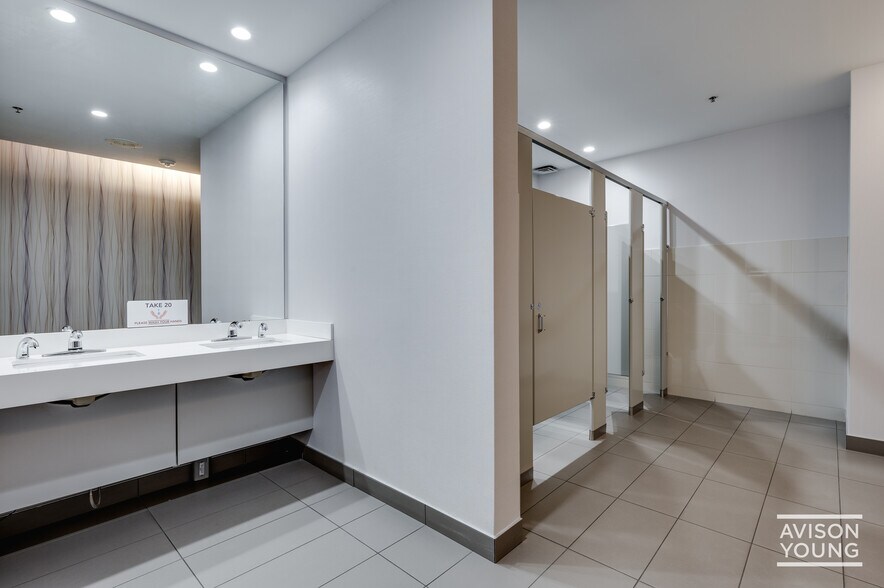 More Photos Of 3800 Maple Ave, Dallas Office For Lease