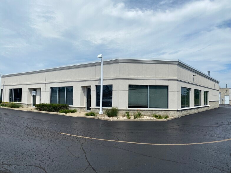 More Photos Of 26575 W Commerce Dr, Volo Light Distribution For Lease