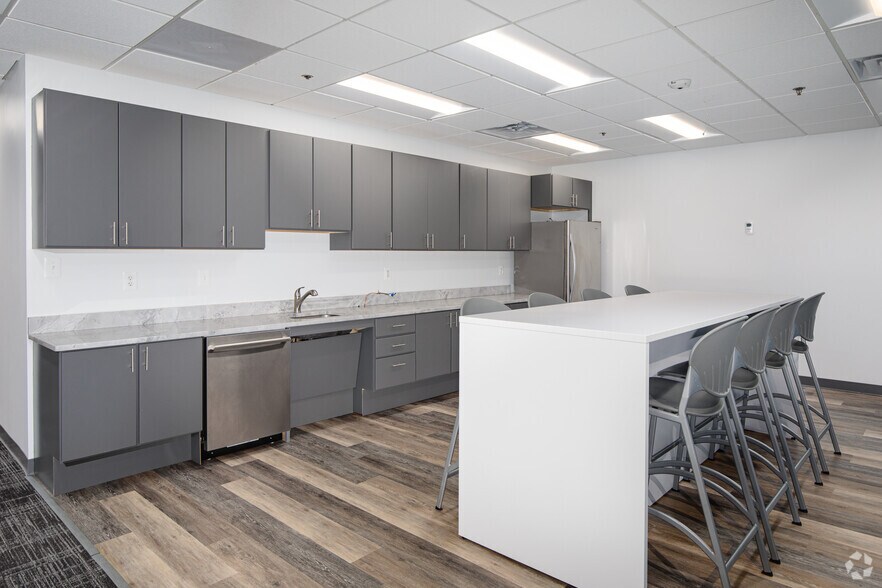 More Photos Of 1320 Old Chain Bridge Rd, McLean Office For Lease