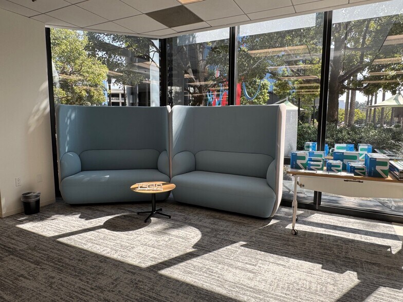 More Photos Of 18400 Von Karman Ave, Irvine Office For Lease