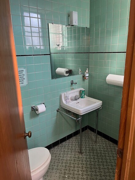 More Photos Of 735 Park Dr, Alton Office For Sale