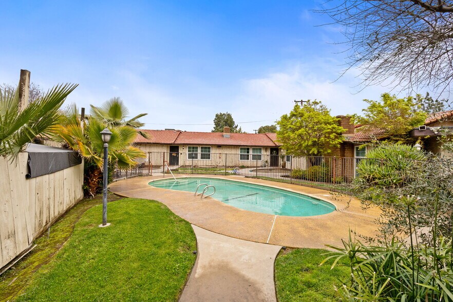 More Photos Of 1063 Pierce Dr, Clovis Apartments For Sale