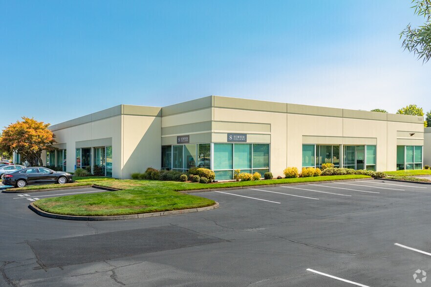 More Photos Of 7505 NE Ambassador Pl, Portland Unknown For Lease