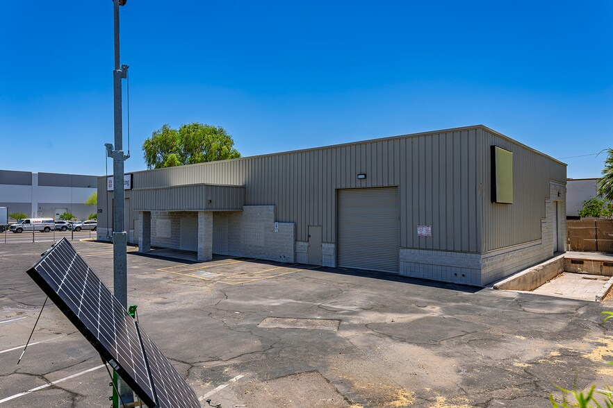 More Photos Of 2120 S 7th St, Phoenix Warehouse For Lease