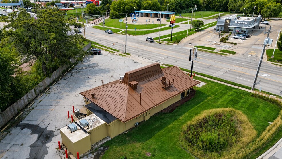 More Photos Of 6120 Grand Ave, Des Moines Restaurant For Sale