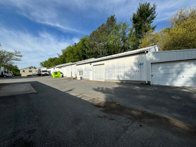 More Photos Of 791 S DuPont Hwy, New Castle Showroom For Sale