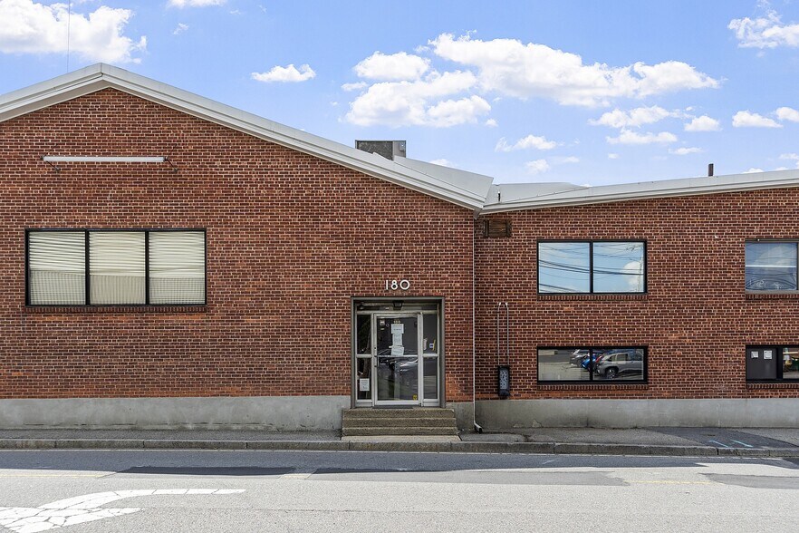 More Photos Of 180 Bear Hill Rd, Waltham Flex For Sale