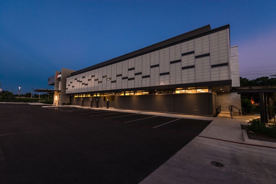 More Photos Of 4611 Centerview, San Antonio Medical For Sale