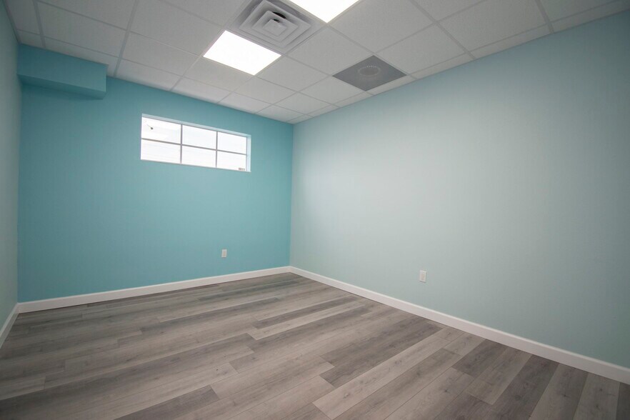 More Photos Of 4535 Tamiami Trl, Port Charlotte Office For Lease