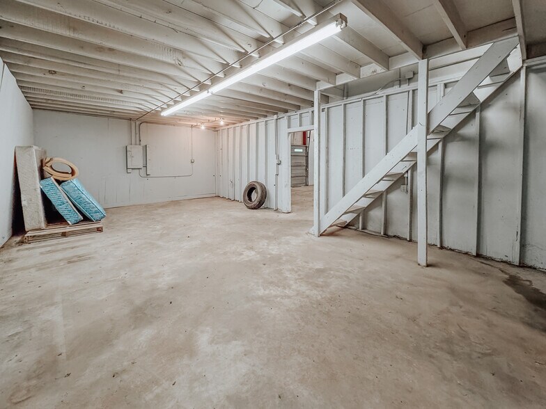 More Photos Of 932 Phife Rd, Corsicana Warehouse For Sale