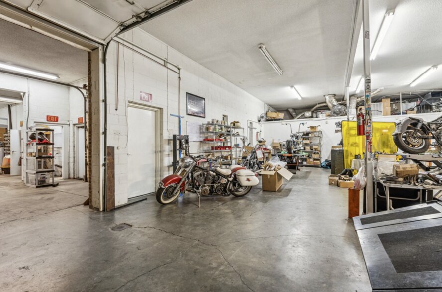 More Photos Of 1222 Hardin Rd, Dallas Flex For Lease