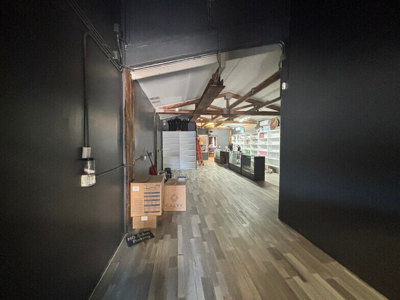 More Photos Of 309 Shipping St NE, Salem Convenience Store For Lease