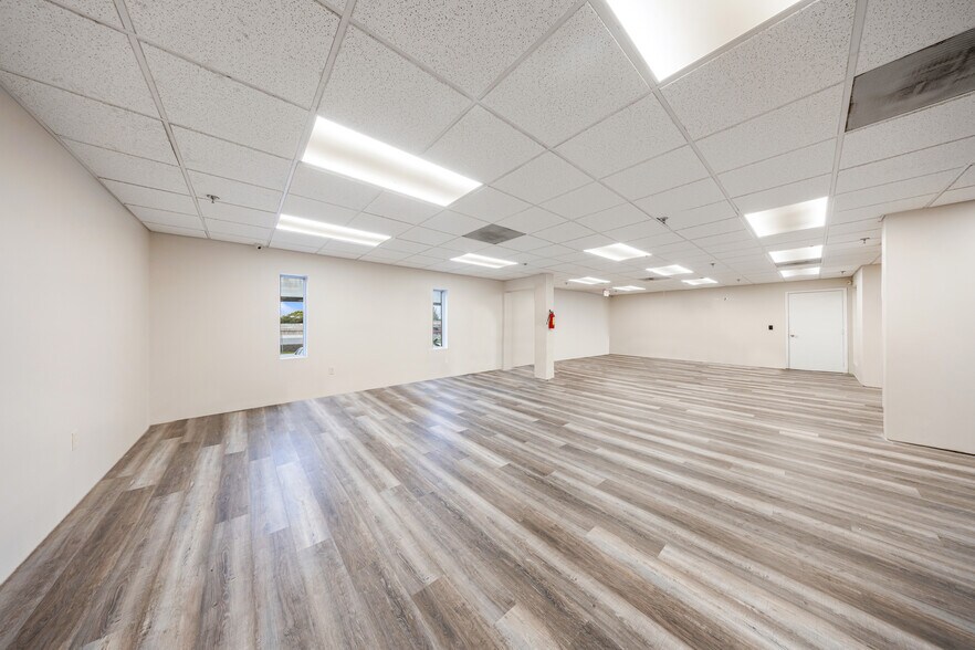 More Photos Of 7955 W 20th Ave, Hialeah Warehouse For Sale
