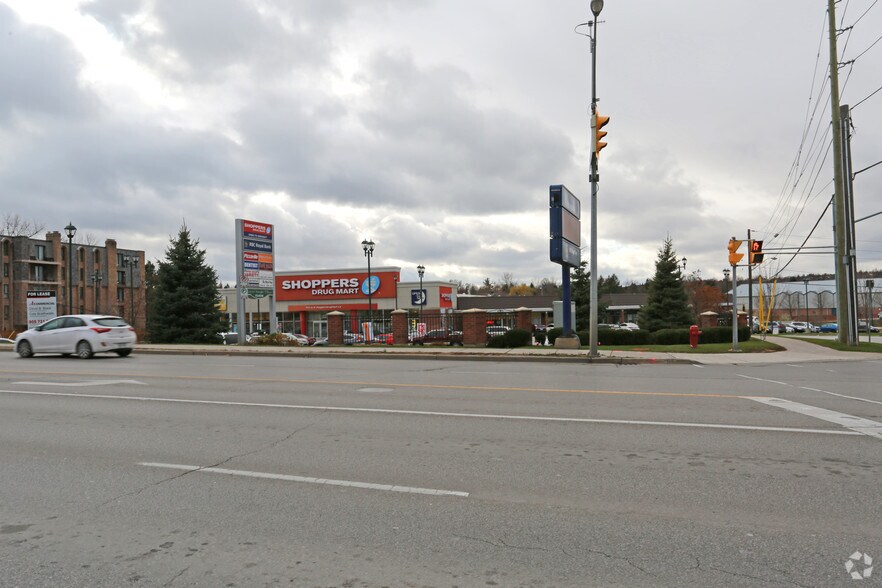 More Photos Of 15408 Yonge St, Aurora General Retail For Lease