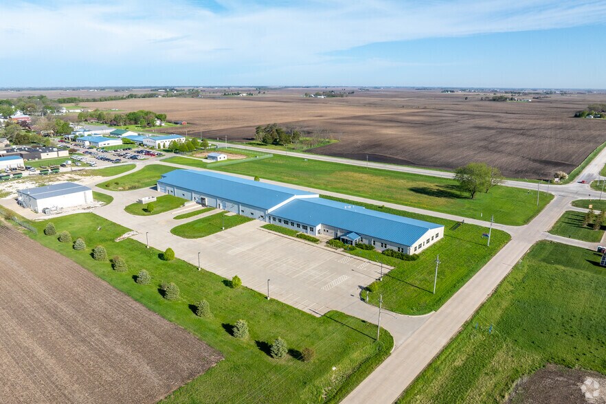 More Photos Of 205 Fairview Dr, Dallas Center Warehouse For Lease