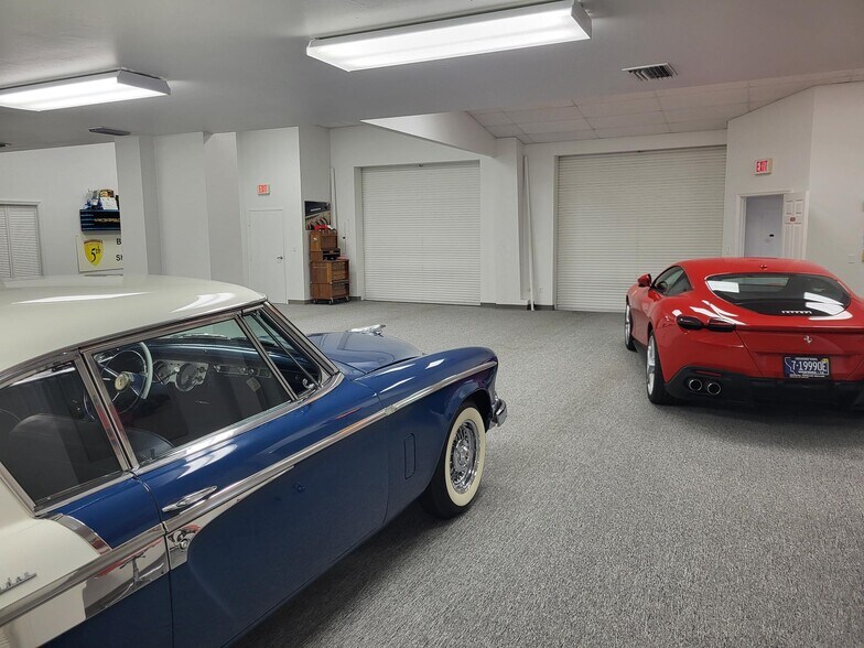 More Photos Of 5567 Taylor Rd, Naples Warehouse For Lease