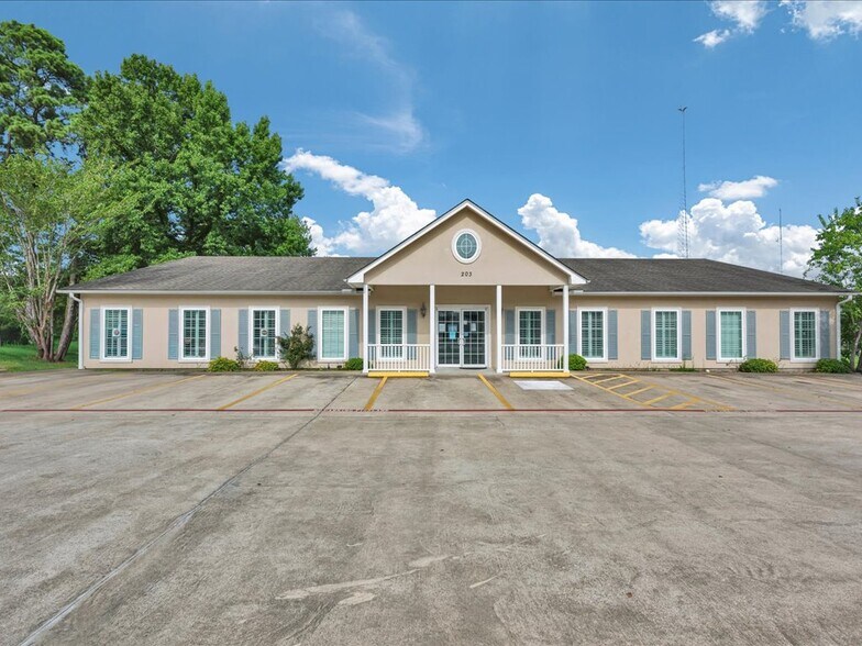 More Photos Of 203 Christie Dr, Lufkin Healthcare For Sale