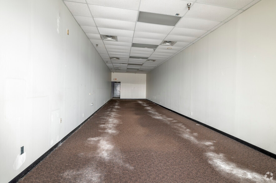 More Photos Of 301 Market Dr, Emporia Supermarket For Lease