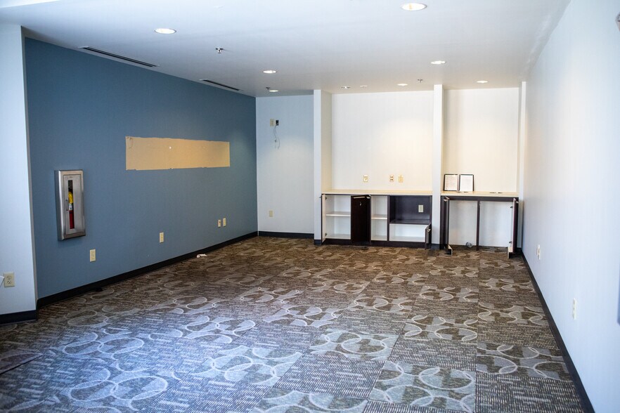 More Photos Of 3587 Parkway Ln, Peachtree Corners Light Distribution For Lease