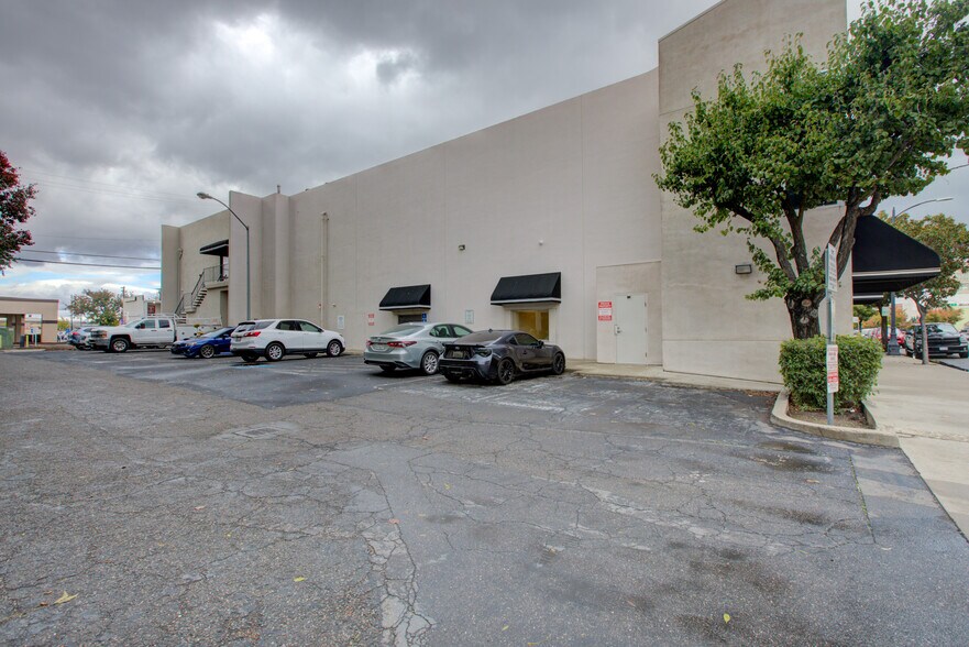 More Photos Of 817-819 10th St, Modesto Office For Lease