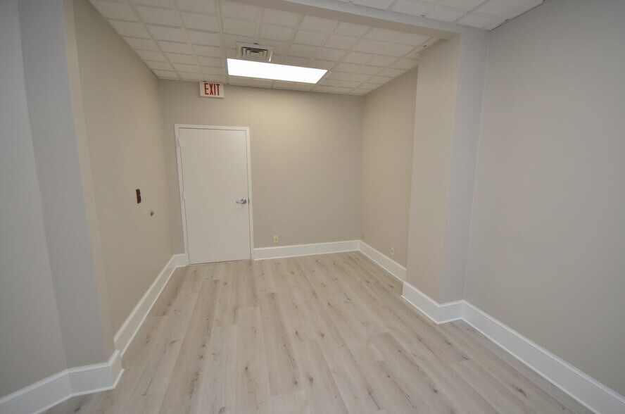 More Photos Of 14100 Palmetto Frontage Rd, Miami Lakes Office Residential For Lease