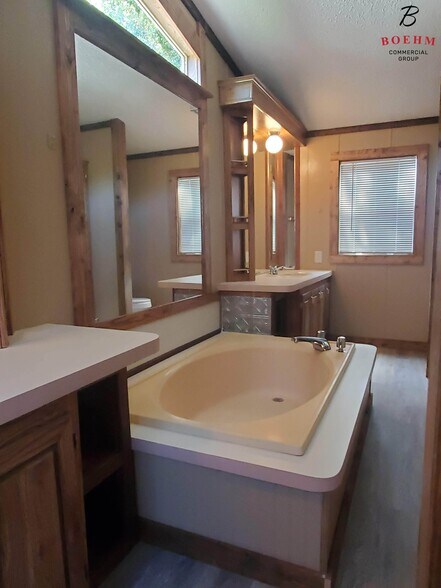 More Photos Of 138 Grey Moss Ct, Ingram Apartments For Sale