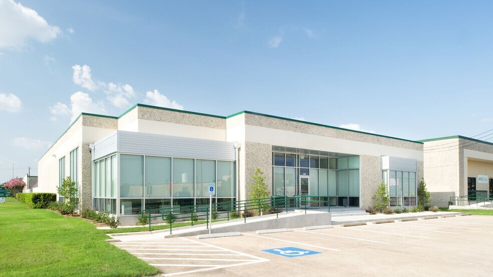 Primary Photo Of 4444-4464 W 12th St, Houston Unknown For Lease