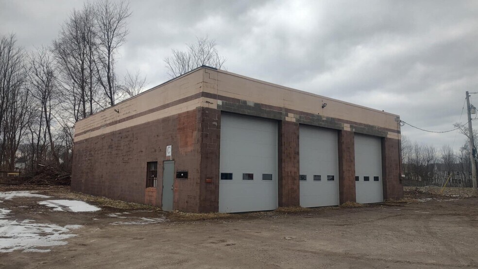 More Photos Of 1311 Newton St, Tallmadge Warehouse For Lease