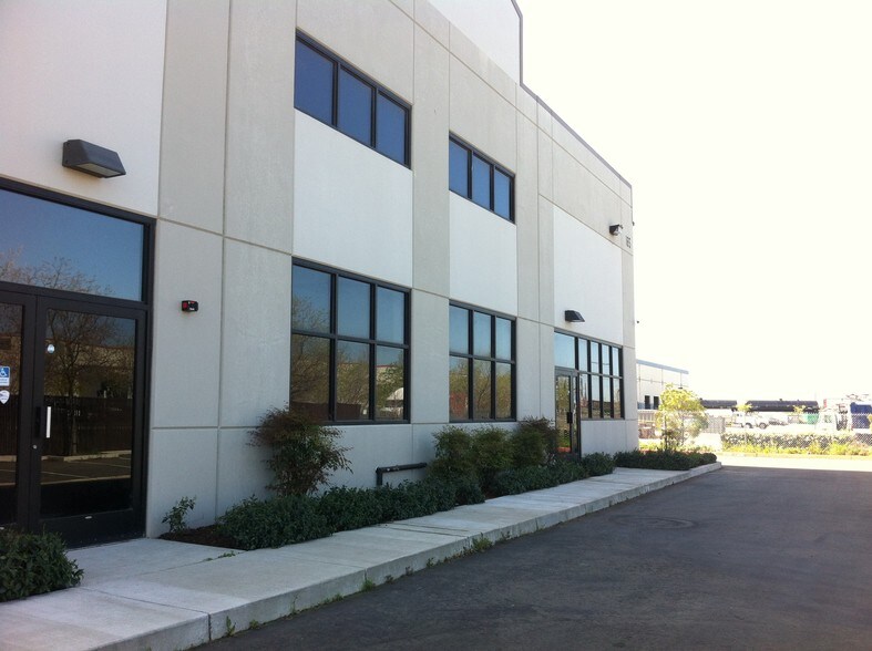 More Photos Of 165 Enterprise Ct, Galt Warehouse For Sale