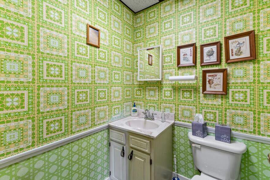 More Photos Of 1302-1306 4th Ave, Huntington Medical For Sale