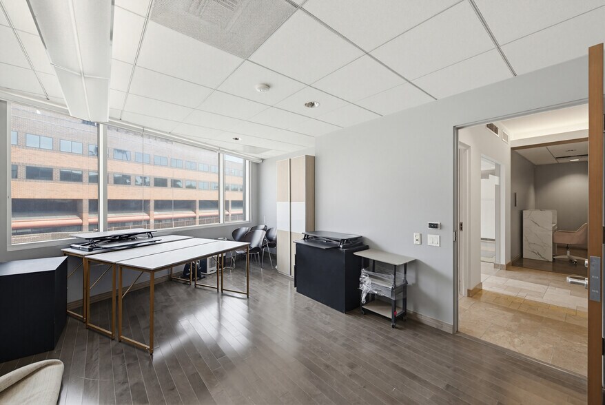 More Photos Of 4262 Wilshire Blvd, Los Angeles Office For Lease