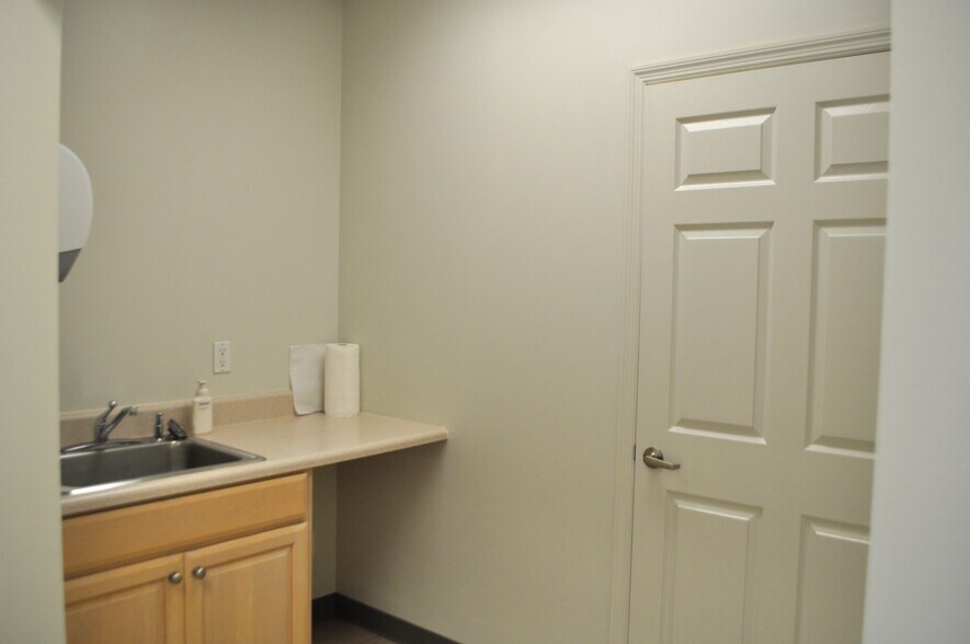 More Photos Of 2333 W Emory Rd, Powell Industrial For Sale