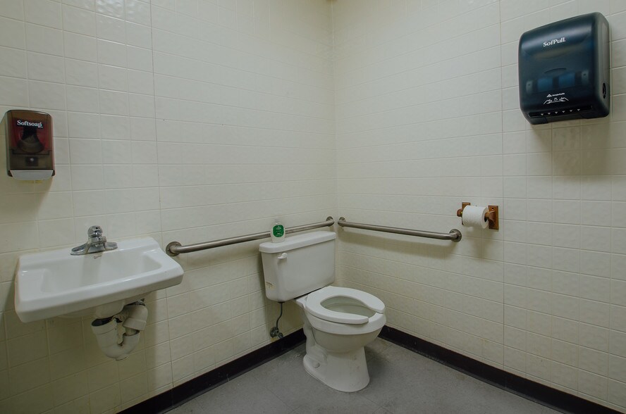 More Photos Of 33-49 Briggs Dr, Ontario General Retail For Lease