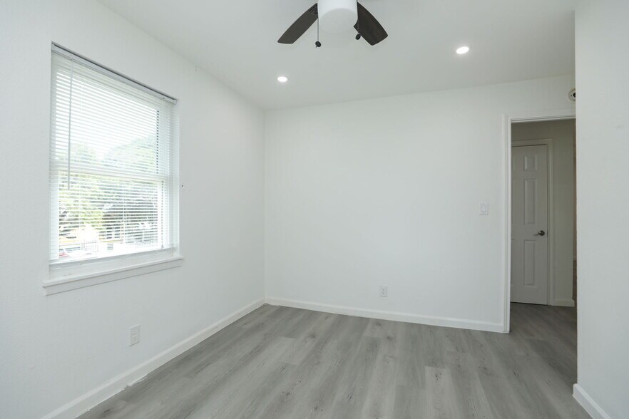 More Photos Of 712 Ball St, Galveston Apartments For Sale