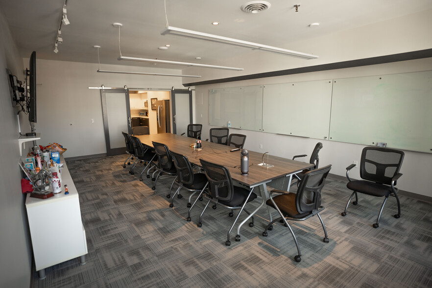 More Photos Of 5880 Ellsworth Ave, Pittsburgh Storefront Retail Office For Lease