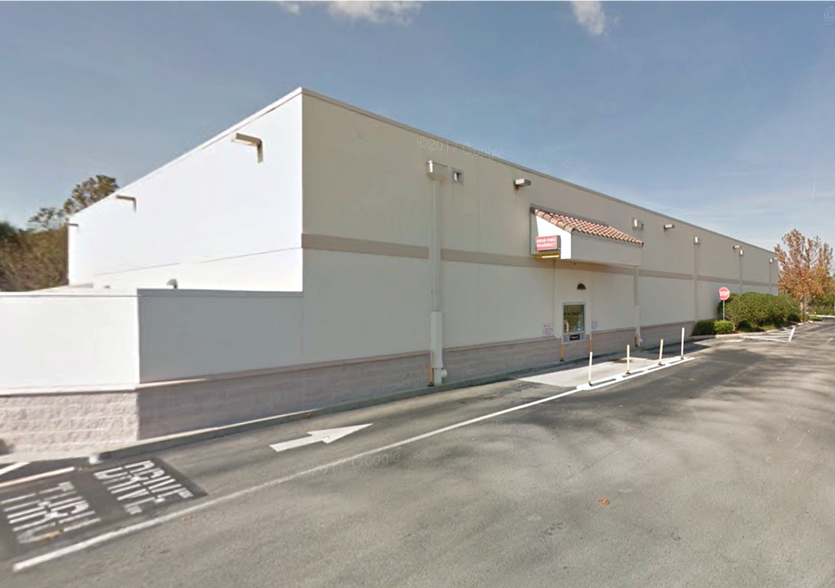 More Photos Of 2821 W 25th St, Sanford Drugstore For Lease